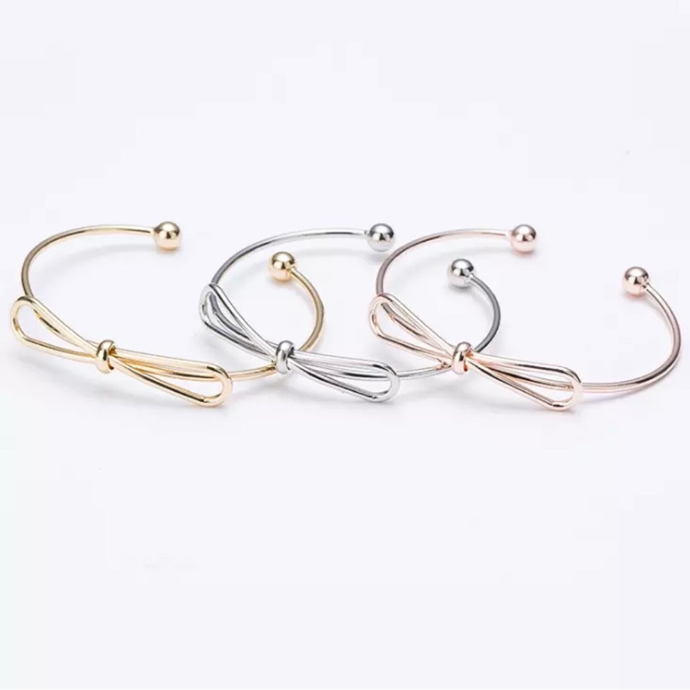 Loose bow bracelet/ bangles